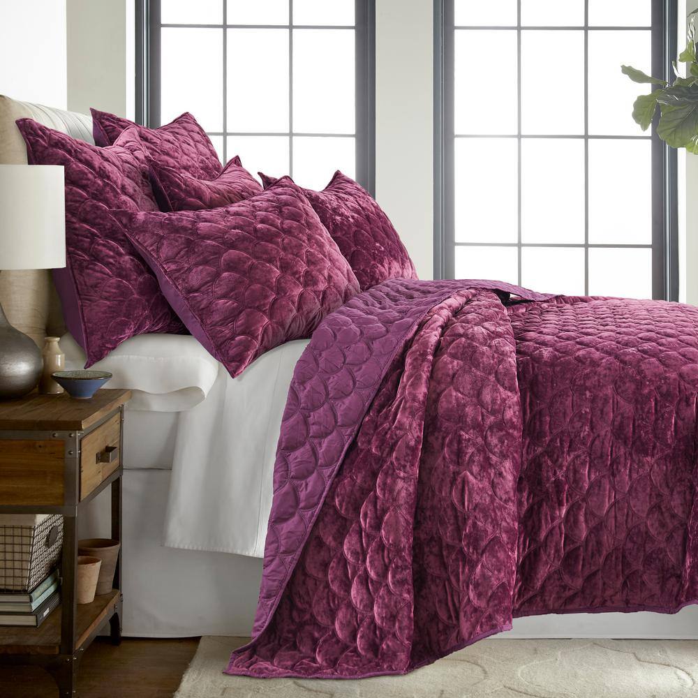 Ellora Plum Scallop Quilting Velvet Microfiber Full/Queen Quilt
