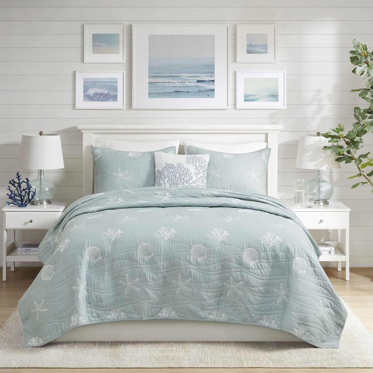 Harbor House Seaside 4-Piece Coastal Cotton Quilt Set with Shams and Throw Pillow, King