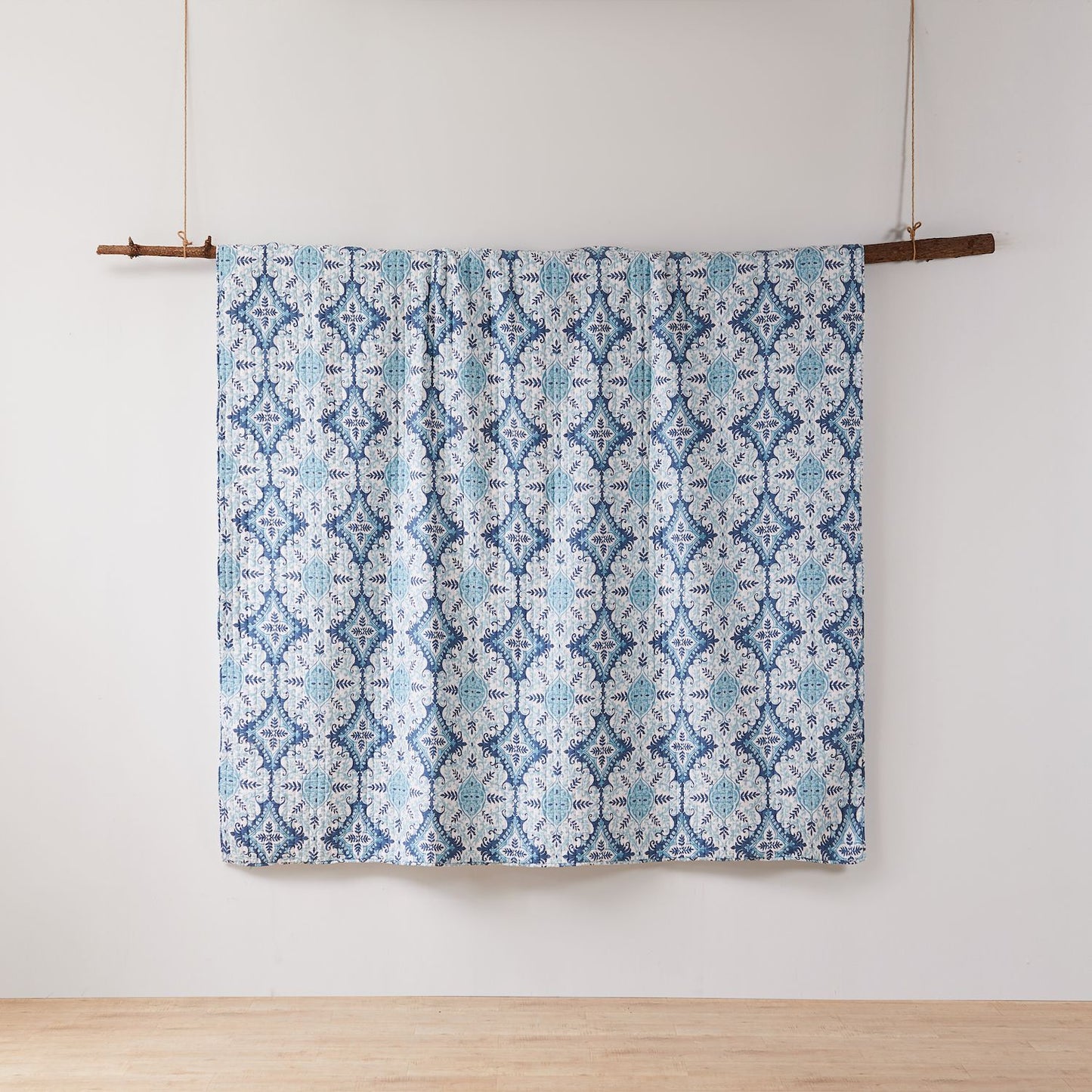 Homthreads Essella Indigo Quilt Set and Shams