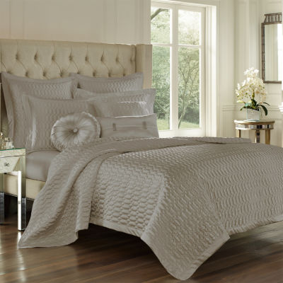 Five Queens Court Saranda Coverlet