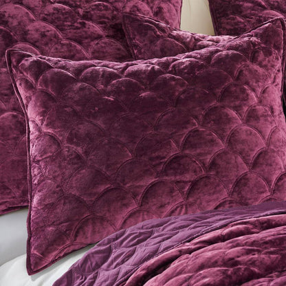 Ellora Plum Scallop Quilting Velvet Microfiber Full/Queen Quilt