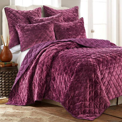 Ellora Plum Scallop Quilting Velvet Microfiber Full/Queen Quilt